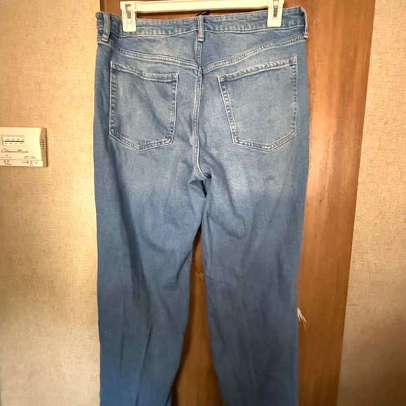 Distressed jeans - Picture 3 of 3